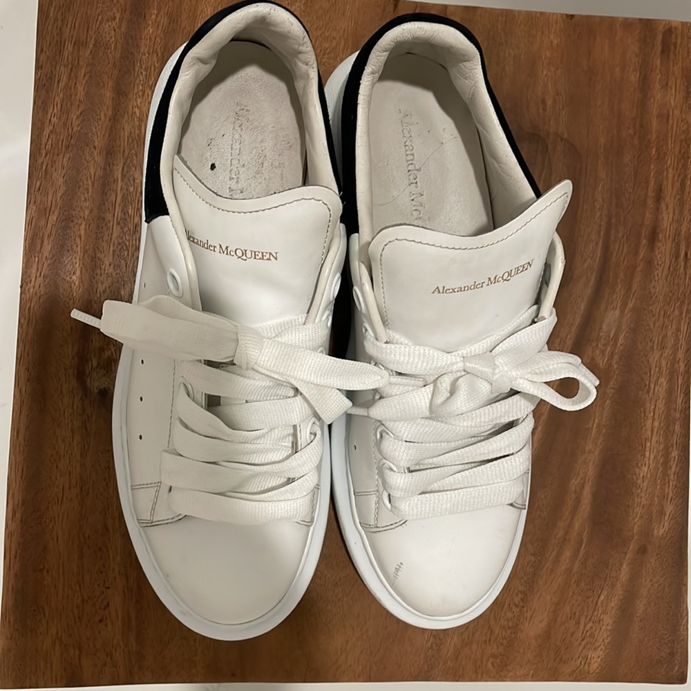 Alexander McQueen Sneaker Black Tail Sneaker - Picture 3 of 7
